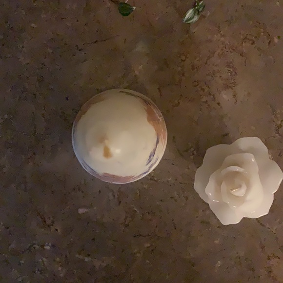 Vintage pressed flower cone candle - Picture 2 of 6